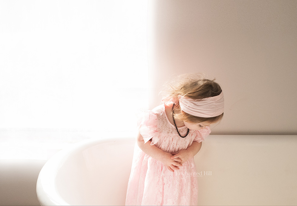 newborn-Saint John-photographer-toddler standing in tub