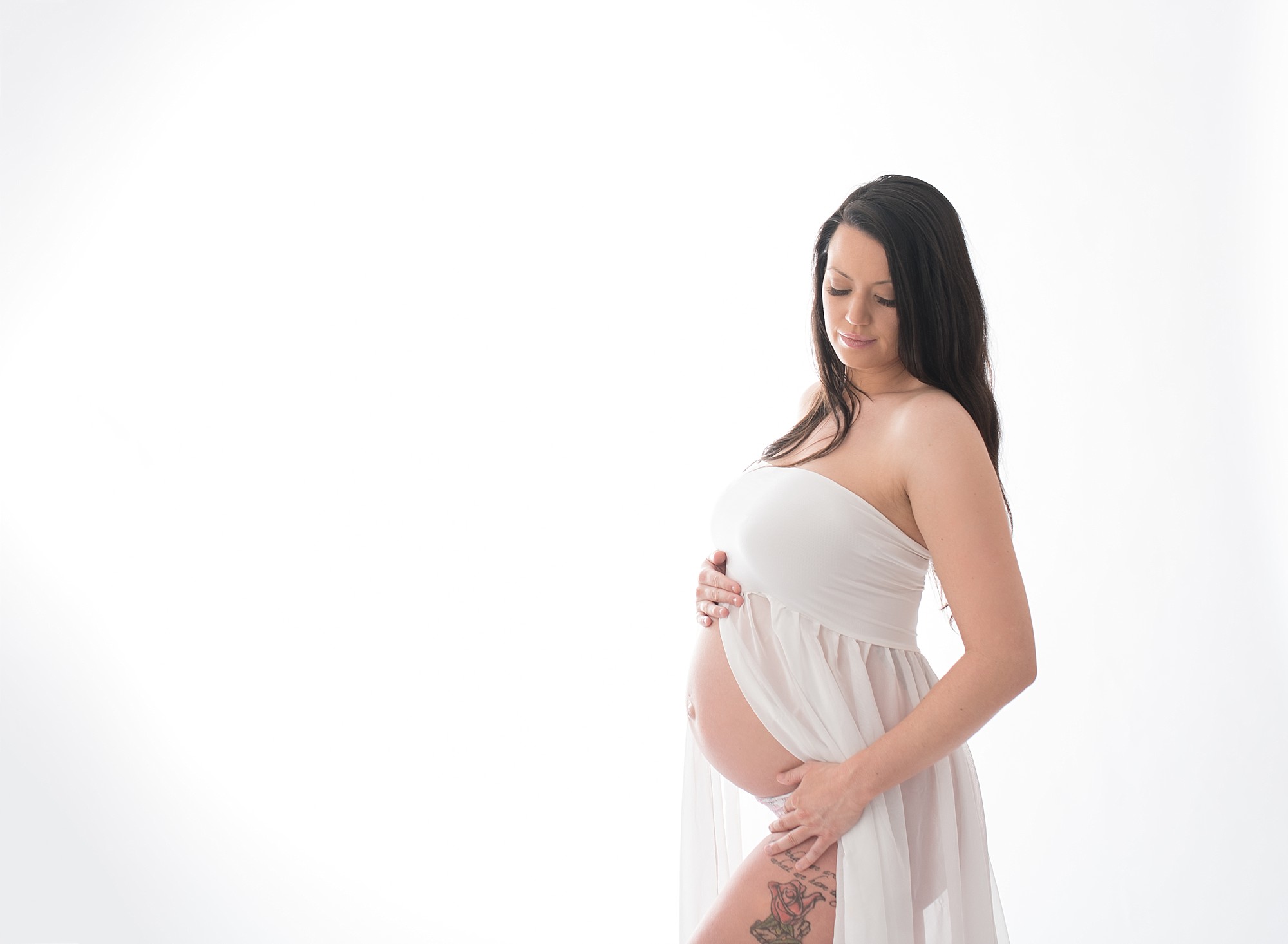 maternity pictures with a white background 